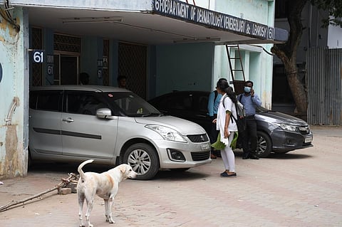 ‘நோயாளிகளுக்கு நாய்களால் அச்சுறுத்தல்’ - மாநகராட்சிக்கு மதுரை ராஜாஜி மருத்துவமனை நிர்வாகம் கடிதம்