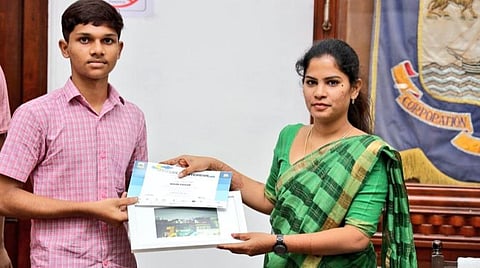 புகைப்பட கண்காட்சியில் பங்களித்த மாநகராட்சி பள்ளி மாணவ, மாணவிகள் கவுரவிப்பு