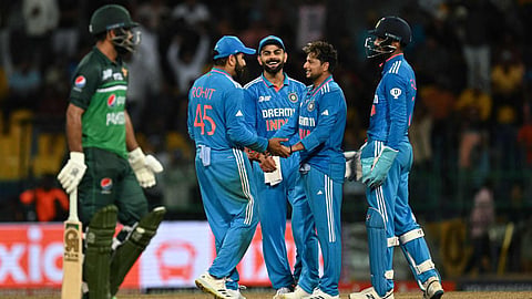 பேட்டிங்கில் கோலி, ராகுல் அசத்தல்; பந்துவீச்சில் குல்தீப் அபாரம் - பாகிஸ்தானை வீழ்த்தியது இந்தியா