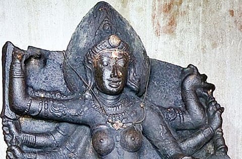 ஏகவீரி அம்மன் சிலை.