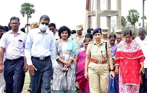 வேங்கைவயலில் ஆய்வு மேற்கொண்ட ஓய்வுபெற்ற உயர் நீதிமன்ற நீதிபதி சத்யநாராயணன் | கோப்புப்படம்