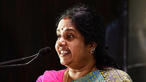 திமுக வாக்குறுதியின்படி அனைத்து குடும்பத் தலைவிகளுக்கும் ரூ.1,000 வழங்குக: வானதி சீனிவாசன்