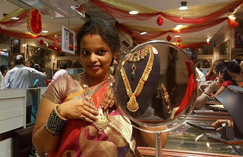 செப்.20, 2023 | தங்கம் விலையில் மாற்றமில்லை: சவரன் 44,400-க்கு விற்பனை