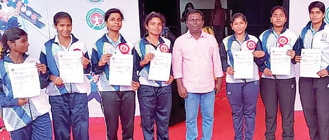 16 மாநில போட்டிகள், 6 தேசிய போட்டிகளில் தொடர் வெற்றி: பூப்பந்து போட்டியில் வாகை சூடிய மதுரை மாணவிகள்