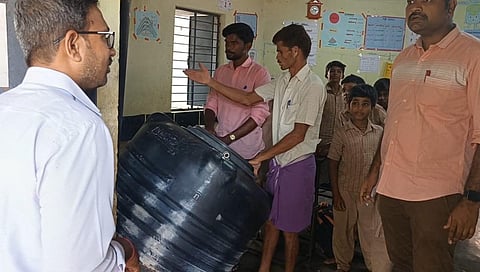 தருமபுரி அரசுப் பள்ளி தண்ணீர் தொட்டியில் துர்நாற்றம்: அதிகாரிகள் தீவிர சோதனை