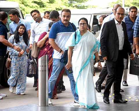 முதலீடுகளை ஈர்க்க துபாய் பயணம் - லுலு குழும அதிகாரிகளை இன்று சந்திக்கிறார் மம்தா