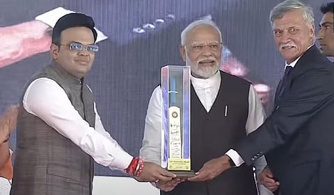 வாரணாசியில் சர்வதேச கிரிக்கெட் ஸ்டேடியம் - அடிக்கல் நாட்டினார் பிரதமர் மோடி