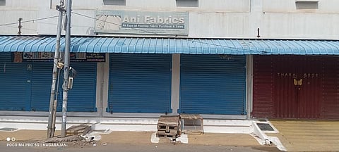 திருப்பூரில் வெறிச்சோடிக் காணப்படும் சிறு, குறு நிறுவனங்கள் மிகுந்த பகுதிகளில் ஒன்று.