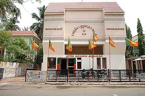 கூட்டணி முறிந்தாலும் அதிமுகவுக்கு எதிராக கருத்து தெரிவிக்கக் கூடாது: பாஜக நிர்வாகிகளுக்கு மேலிடம் திடீர் தடை