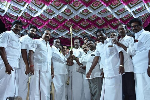 போலீஸ்காரர் அண்ணாமலைக்கு முதல்வராக பேராசை - நத்தம் விஸ்வநாதன் விமர்சனம்