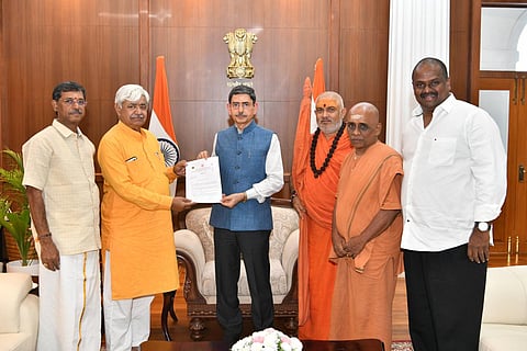 சனாதன சர்ச்சை: உதயநிதி, சேகர்பாபுவை பதவி நீக்கம் செய்ய ஆளுநரிடம் விஹெச்பி தலைவர்கள் வலியுறுத்தல்
