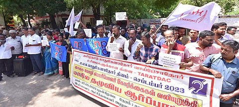 அரசு அலுவலகங்களில் சைகை மொழிபெயர்ப்பாளர்களை நியமிக்கக் கோரி மதுரையில் ஆர்ப்பாட்டம்