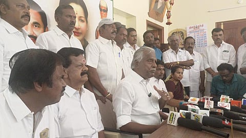 கிருஷ்ணகிரியில் செய்தியாளர்களைச் சந்தித்த கே.பி.முனுசாமி