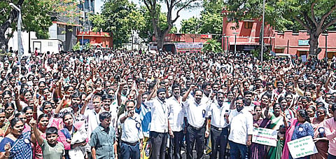ஆசிரியர்களின் போராட்டக் களமாக மாறிய சென்னை டிபிஐ வளாகம்: ஒரே நாளில் 4 சங்கத்தினர் உண்ணாவிரத போராட்டம்