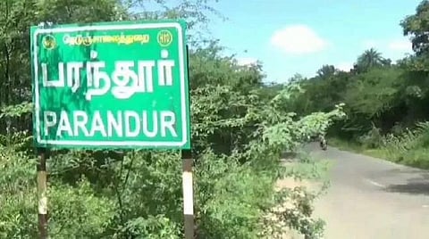 பரந்தூரில் விமான நிலைய திட்டத்துக்கு எதிர்ப்பு தெரிவித்து சாலை மறியல்