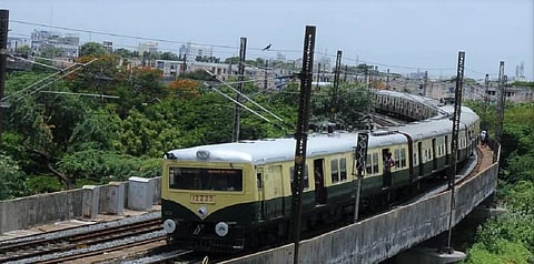 சென்னை பறக்கும் ரயில் வழித்தடத்தை தமிழக அரசிடம் கொடுக்க தெற்கு ரயில்வே முடிவு