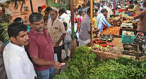 புரட்டாசி மாதத்தால் தேவை அதிகரிப்பு: ஈரோட்டுக்கு 900 டன் காய்கறிகள் வரத்து
