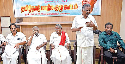 சென்னையில் நேற்று நடைபெற்ற தமிழ்நாடு ஒடுக்கப்பட்டோர் வாழ்வுரிமை இயக்கத்தின் மாநிலக் குழு கூட்டத்தில் பேசினார் இந்திய கம்யூனிஸ்ட் கட்சியின் மாநிலச் செயலாளர் முத்தரசன். உடன், அமைப்பின் தலைவர் நல்லகண்ணு, பொதுச் செயலாளர் மு.வீரபாண்டியன் உள்ளிட்டோர். படம்: ம.பிரபு