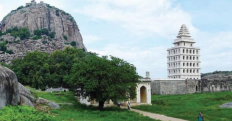 விழுப்புரம் மாவட்டத்துக்கு பெருமை சேர்க்கும் எழில்மிகு செஞ்சிக் கோட்டை .