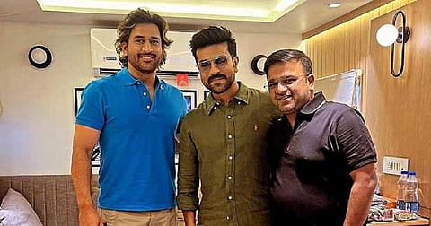 ‘புது கெட்டப்’ தோனியுடன் ராம்சரண் சந்திப்பு - வைரலாகும் புகைப்படங்கள்