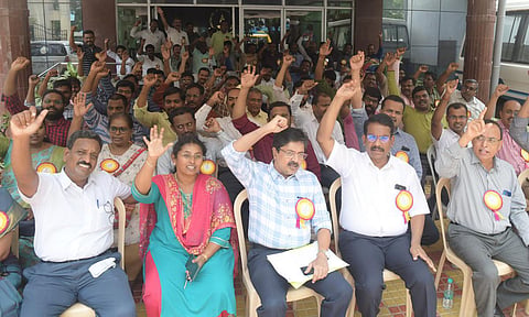 தமிழகம் முழுவதும் அரசு மருத்துவக் கல்லூரிகளில் அக்.9ல் தர்ணா: மருத்துவர்கள் சங்கம் முடிவு