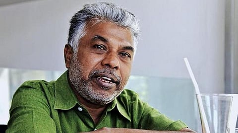 நம் நாட்டில் எழுத்தாளர்களுக்கு சுதந்திரம் இல்லை: பெருமாள் முருகன் வேதனை