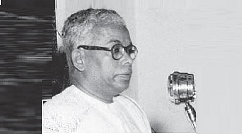 முத்துக்கள் 10: கோயில் நிதியில் பள்ளி கட்ட உத்தரவிட்ட முன்னாள் முதல்வர்