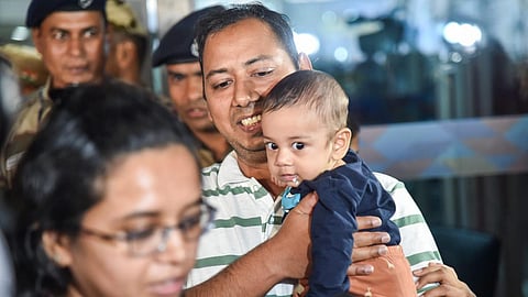 இஸ்ரேலில் இருந்து தாயகம் திரும்பிய இந்தியர்கள்