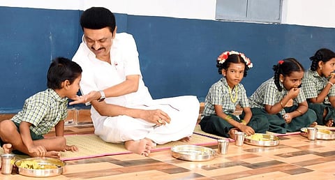 காலை உணவுத் திட்டத்தை அனைத்து பள்ளிகளிலும் செயல்படுத்த விரிவான ஆய்வு: ஐகோர்ட்டில் அரசு தகவல்