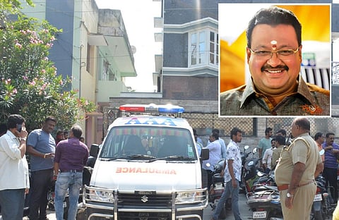கிருஷ்ணகிரியில் பிரபல நகைக் கடை அதிபர் துப்பாக்கியால் சுட்டு தற்கொலை