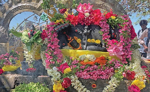 சயன கோலத்தில் அருள்பாலிக்கும் மலை உச்சியில் வீற்றிருக்கும் ரெங்கநாத பெருமாள்.