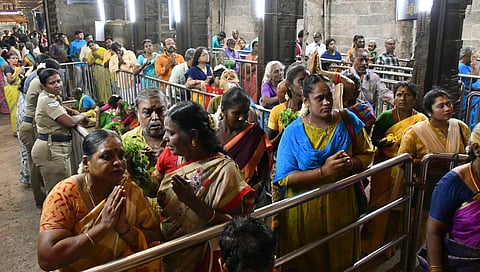 புரட்டாசி மாத கடைசி சனிக்கிழமை: கள்ளழகர் கோயில், பெருமாள் கோயில்களில் திரண்ட பக்தர்கள்
