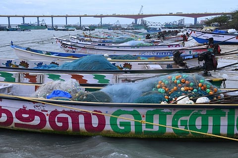 மீனவர்களை விடுதலை செய்ய வலியுறுத்தி ராமேசுவரம் மீனவர்கள் வேலைநிறுத்தம் தொடக்கம்