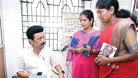 காட்டாங்கொளத்தூரில் முதல்வர் ஸ்டாலின் ஆய்வு: நலத்திட்ட பணிகளை விரைந்து முடிக்க அதிகாரிகளுக்கு அறிவுறுத்தல்
