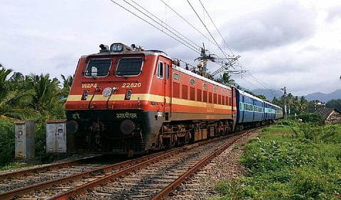 சென்னையிலிருந்து புவனேஷ்வர், சந்திரகாச்சிக்கு சிறப்பு ரயில்கள் இயக்கம்