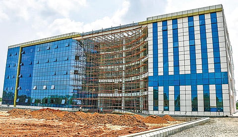 திருச்சி நவல்பட்டு எல்காட் தகவல் தொழில் நுaட்ப பூங்கா 2-ம் அலகு கட்டுமானப் பணிகள்.
படங்கள்: ர.செல்வமுத்துகுமார்