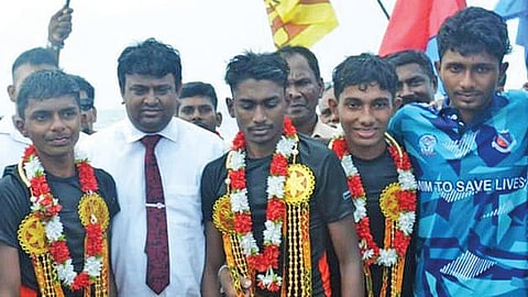 இலங்கையின் சாரண மாணவர்கள் 3 பேர் தனுஷ்கோடி முதல் தலைமன்னார் வரை கடலில் நீந்திக் கடந்து சாதனை