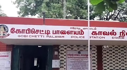 ஓய்வு பெற்ற பேராசிரியர் வீட்டில் 70 பவுன் நகை கொள்ளை - கோபி போலீஸார் விசாரணை