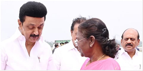 நீட் விலக்கு மசோதாவுக்கு ஒப்புதல் அளிக்க வேண்டும் என இந்திய குடியரசுத் தலைவர் திரவுபதி முர்முவை நேரில் சந்தித்து
முதல்வர் மு.க.ஸ்டாலின் வலியுறுத்தினார்