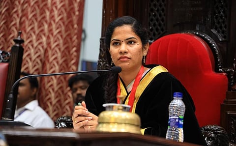 மக்கள் அளிக்கும் மனுக்கள் மீது விரைந்து நடவடிக்கை: அதிகாரிகளுக்கு மேயர் அறிவுறுத்தல்