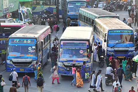 அரசு போக்குவரத்துக் கழக பணிகளை குத்தகைக்கு விடுவதா?- ராமதாஸ் கண்டனம்