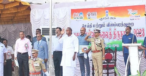 இலவச வேட்டி, சேலைக்குப் பதிலான நிதியுதவி உயர்த்தி வழங்கப்படும்: விடுதலை நாளில் புதுச்சேரி முதல்வர் அறிவிப்பு