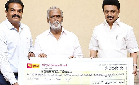 மேலும் 2,000 கோயில்களில் ஒருகால பூஜை மேற்கொள்ள ரூ.40 கோடி வைப்பு நிதிக்கான காசோலையை முதல்வர் ஸ்டாலின் வழங்கினார்.
