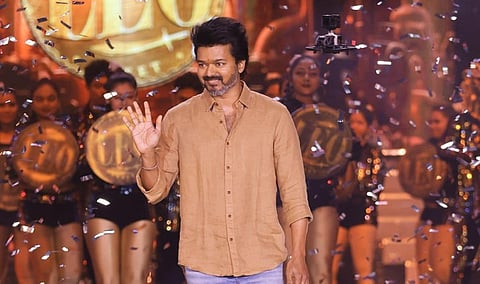 அப்பா - மகன் ஒப்பீடு; முயல் - யானை கதை: ‘லியோ’ வெற்றி விழாவில் விஜய் பேசிய ‘அரசியல்!’