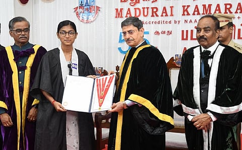 பட்டமளிப்பு விழாவில் ஆளுநர் ஆர்.என்.ரவி