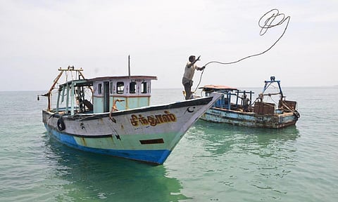 மாலத்தீவில் சிறை பிடிக்கப்பட்ட தருவைக்குளம் மீனவர்களின் விசைப்படகுக்கு ரூ.2.27 கோடி அபராதம்