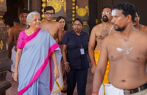 நல்லூர் கந்தசாமி கோயிலில் நிர்மலா சீதாராமன் வழிபாடு