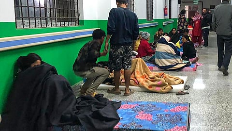 ஜாஜர்கோட்டில் நிவாரண முகாமில் தஞ்சமடைந்துள்ள மக்கள்