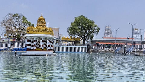 பத்மாவதி தாயார் கோயிலில் ஆழ்வார் திருமஞ்சனம்
