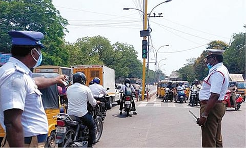 நெரிசலான பகுதிகளில் சரக்கு வாகனம் செல்ல தடை: தீபாவளியை முன்னிட்டு போக்குவரத்து போலீஸார் சிறப்பு ஏற்பாடு